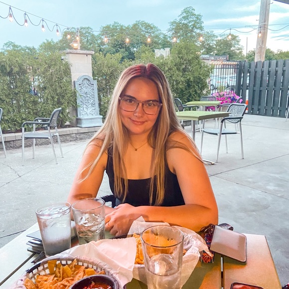 Meet your Posher, Monica - Picture 3 of 3